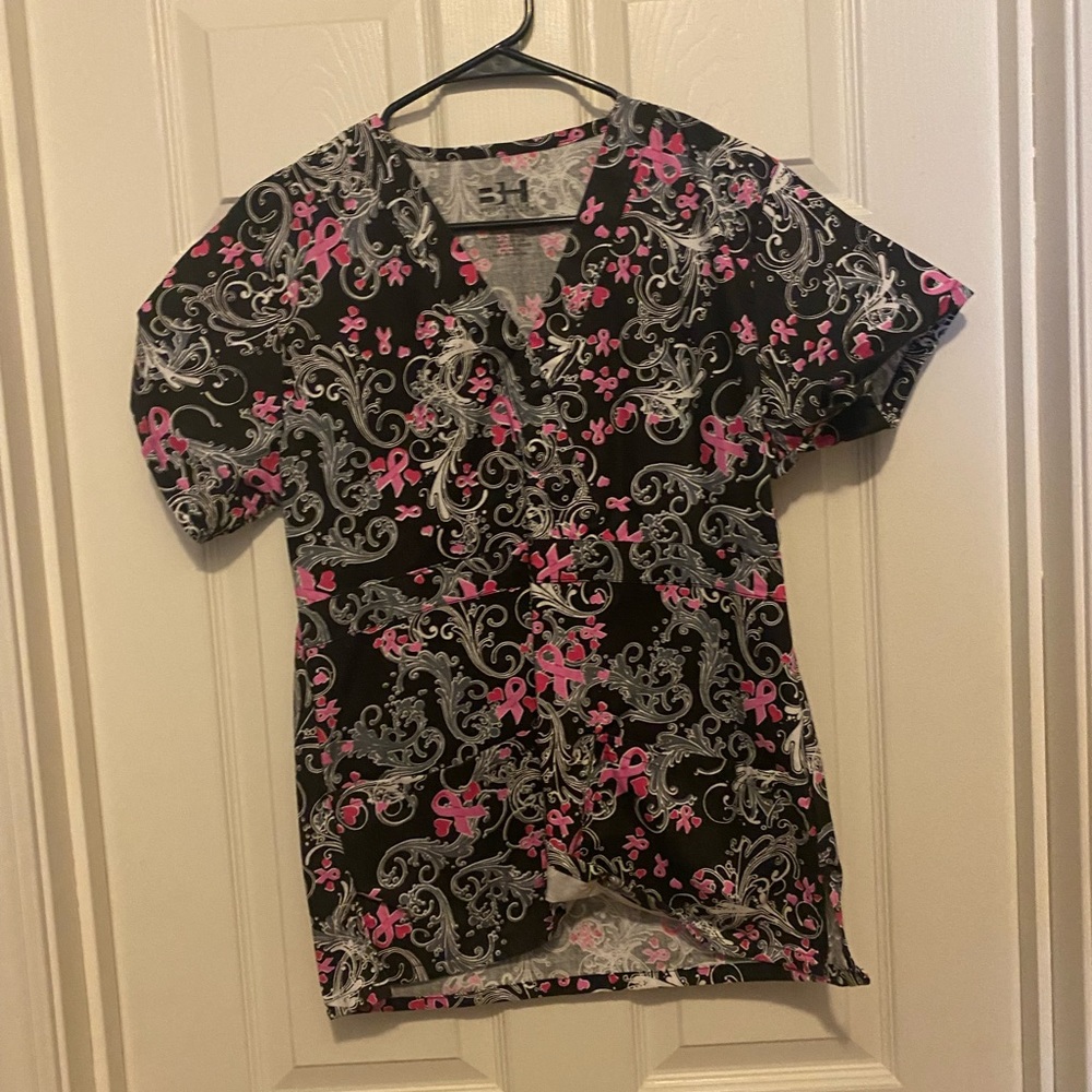 Breast cancer awareness scrub top medium